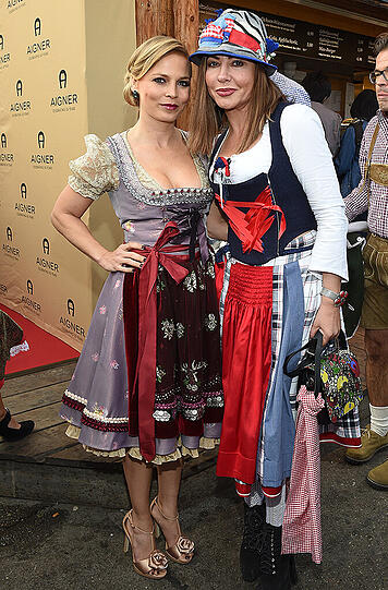 Schauspielerin Simone Thomalla (r) und die ehemalige Boxerin Regina Halmich