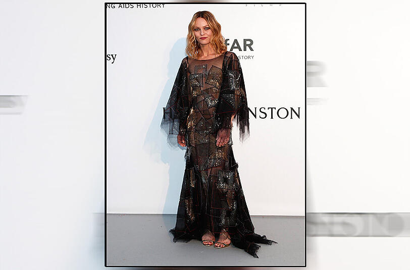 Der Look von Vanessa Paradis ist etwas zu düster für diese Gala. Foto: EPA/IAN LANGSDON