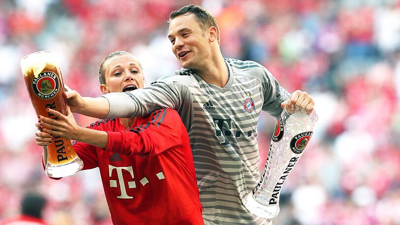 Manchmal euphorisch: Manuel Neuer vom FC Bayern bei der Weißbierdusche.