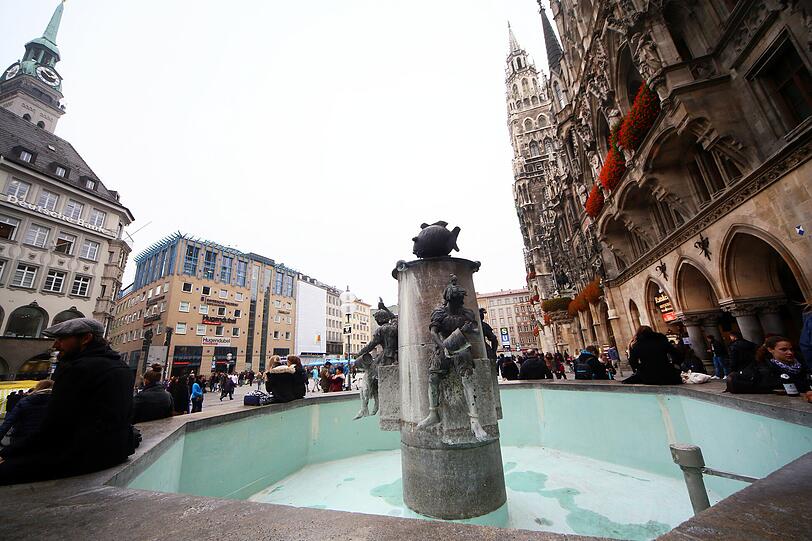 Die Metzgergesellen am Fischbrunnen werden saniert.