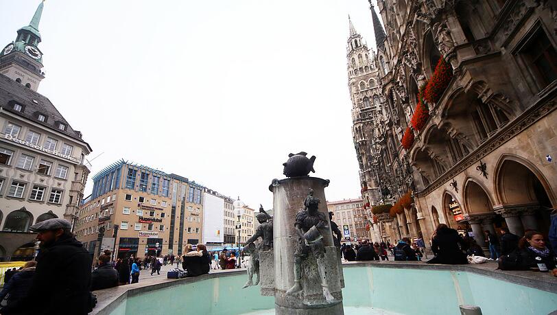 Die Metzgergesellen am Fischbrunnen werden saniert. Die Metzgergesellen am Fischbrunnen werden saniert.