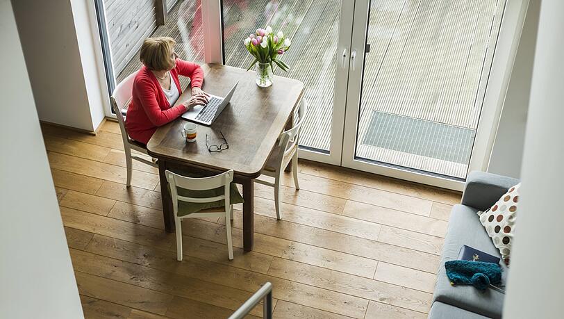 Weil Besuche gerade wenig möglich sind, sollen Senioren sich wenigstens digital mit ihren Lieben verbinden können.