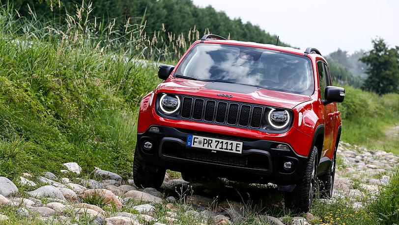 Der Jeep Renegade, hier als Trailhawk 4xe, ist längst eine feste Größe bei den kleinen SUV. Der Jeep Renegade, hier als Trailhawk 4xe, ist längst eine feste Größe bei den kleinen SUV.