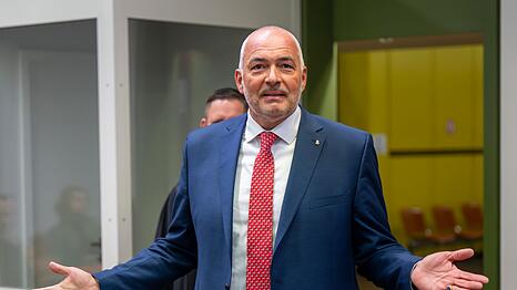 Fischer muss sich wegen des Vorwurfs der Bestechlichkeit vor dem Oberlandesgericht verantworten. (Archivbild)