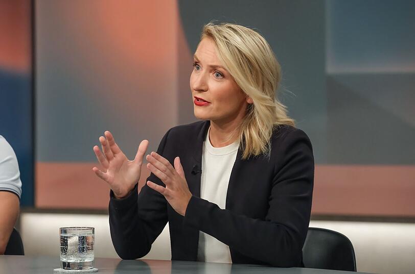 "Es gibt eine langfristige Strategie, um die AfD zu besiegen, und wir haben's gezeigt", sagt Ines Schwerdtner, Parteivorsitzende Die Linke. "Es gibt eine langfristige Strategie, um die AfD zu besiegen, und wir haben's gezeigt", sagt Ines Schwerdtner, Parteivorsitzende Die Linke.
