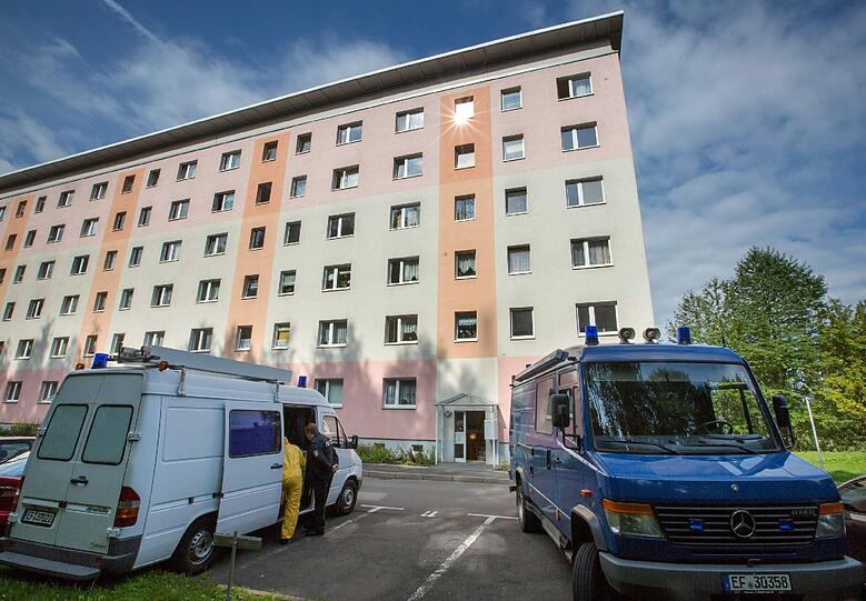 Die Spurensicherung am Tatort. Die Wohngegend gehöre angeblich nicht zu den Problembereichen der Stadt.
