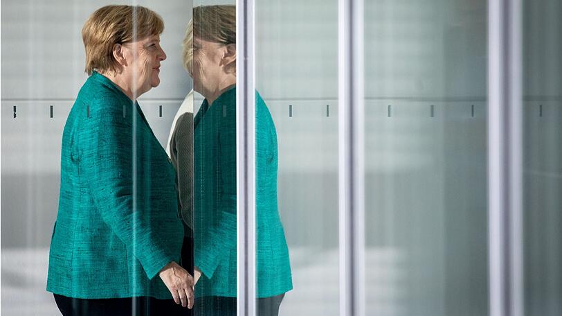 Merkel nimmt zusammen mit dem bayerischen Ministerpräsidenten Söder am Europa-Forum teil.