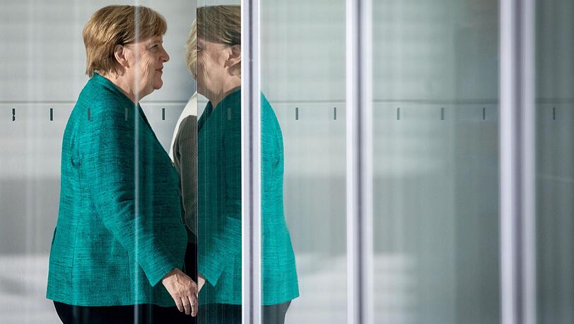 Merkel nimmt zusammen mit dem bayerischen Ministerpräsidenten Söder am Europa-Forum teil. Merkel nimmt zusammen mit dem bayerischen Ministerpräsidenten Söder am Europa-Forum teil.