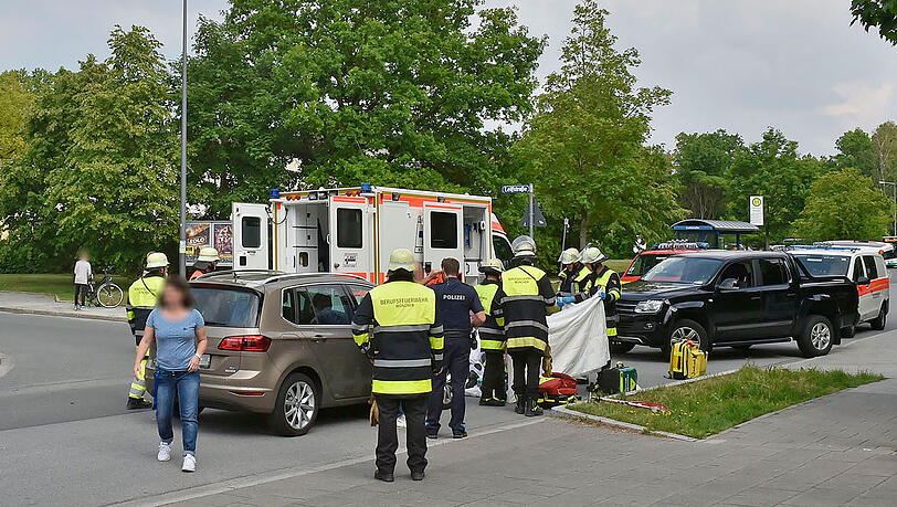 Nach der Erstversorgung kam der Junge mit Verdacht auf Schädel-Hirn-Trauma in ein Krankenhaus. Nach der Erstversorgung kam der Junge mit Verdacht auf Schädel-Hirn-Trauma in ein Krankenhaus.