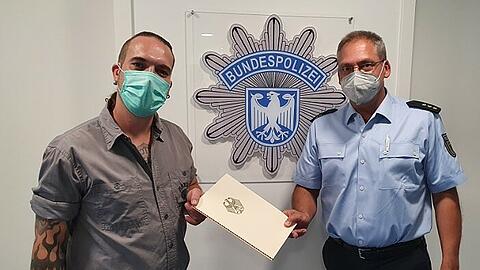 Inspektionsleiter Michael Rupp empfing Jürgen Hermann und bedankte sich für sein Engagement.