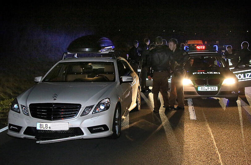 In der Nähe von Altötting konnte die Polizei einen volltrunkenen Fahrer erst durch den Einsatz eines Nagelbretts stoppen.
