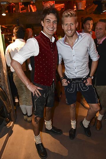 Matze Knop und Maximilian Arland im Käfer