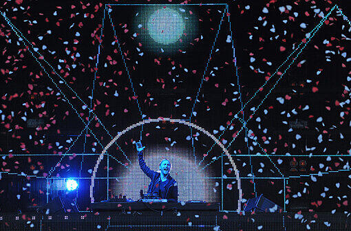 Es war für viele das Highlight des Event-Wochenendes in München. Star-DJ David Guetta legte am Königsplatz auf. Die Bilder vom München-Auftritt.