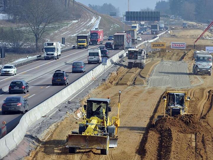 Blick auf eine Baustelle an der Autobahn. Foto: Stefan Puchner/Archiv