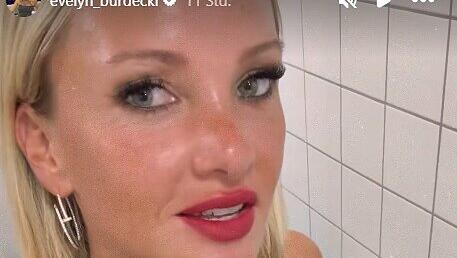 Zu frühzeitig? Nein, nur schlechte Klebestreifen, die das Kleid nicht halten, findet Evelyn Burdecki. Zu frühzeitig? Nein, nur schlechte Klebestreifen, die das Kleid nicht halten, findet Evelyn Burdecki.