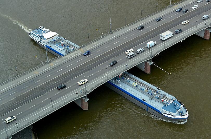 Deutschlands etwa 4000 Binnenschiffe sollen umweltfreundlicher werden. Foto: Roland Holschneider