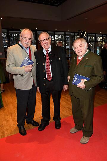 Dieter Hanitzsch, Anton Roiderer und Richard Süßmeier kommen zum Starkbieranstich am Nockherberg.
