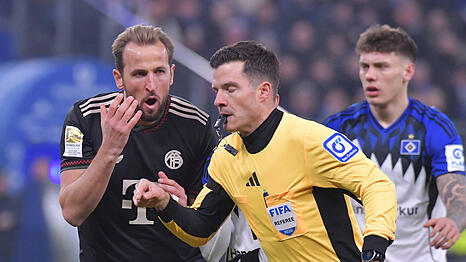 "The worst I&rsquo;ve ever met in football": Die Meinung von Harry Kane (l.) zur Leistung von Schiedsrichter Harm Osmers beim Duell mit dem HSV l&auml;sst wenig Interpretationsspielraum.