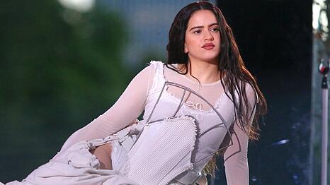 Rosal&iacute;a hat ein Konzert in Mailand vorzeitig abgebrochen - aus gesundheitlichen Gr&uuml;nden.