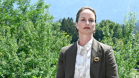 Schauspielerin Lara Joy K&ouml;rner muss am Freitag ihren Sohn zu Grabe tragen.