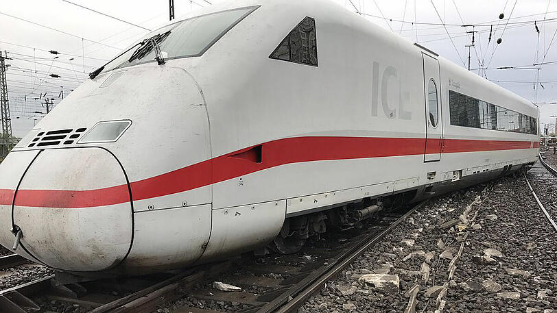 Am Dortmunder Hauptbahnhof ist ein ICE aus noch ungeklärter Ursache entgleist. Die Bilder vom Unglück.