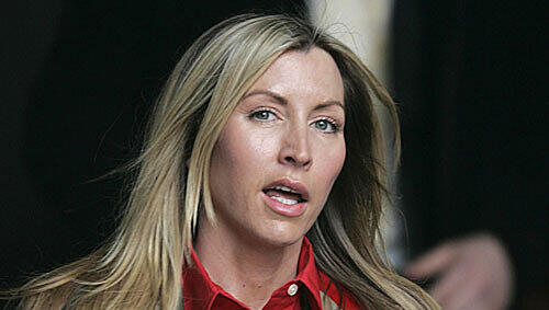 Heather Mills verlässt das Gericht. Heather Mills verlässt das Gericht.