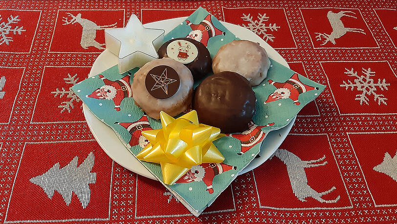 Ob mit Schoko- oder Zuckerguss, mit oder ohne Dekoration: Diese Elisenlebkuchen sind ein Gaumenschmaus.