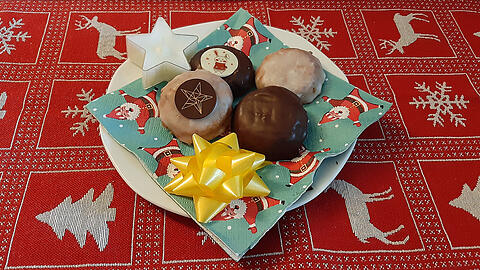 Ob mit Schoko- oder Zuckerguss, mit oder ohne Dekoration: Diese Elisenlebkuchen sind ein Gaumenschmaus.