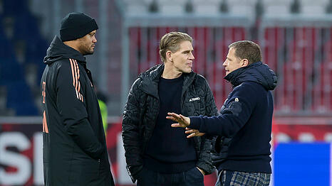 Architekten des Bayern-Erfolgs: Trainer Vincent Kompany (v.l.), Sportdirektor Christoph Freund und Sportvorstand Max Eberl.