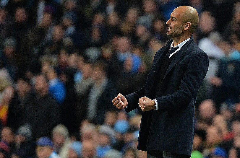 Pep Guardiola gestikuliert während des Spiels des FC Bayern München gegen Manchester City.