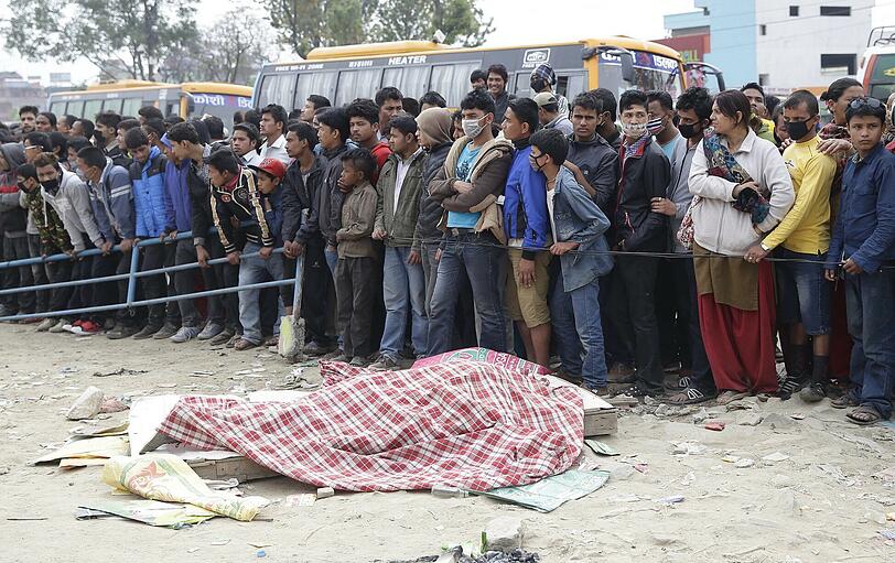 Ausnahmezustand in Kathmandu: Nach dem schwersten Erdbeben seit über 80 Jahren wurde in Nepal der Notstand ausgerufen. Die erschütternden Bilder.