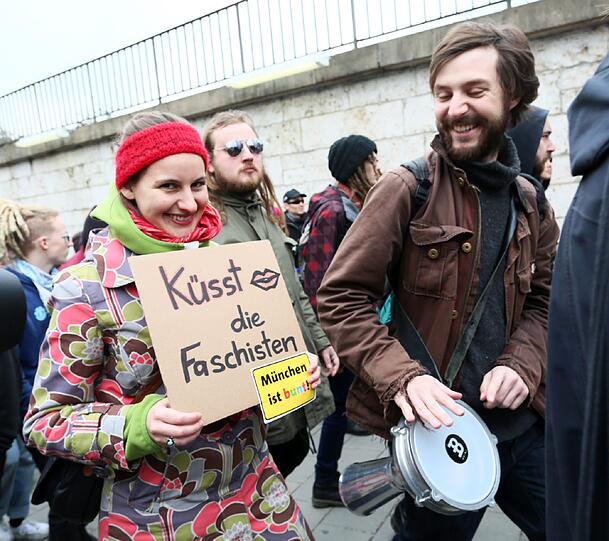 Rund 1000 Münchner haben im März gegen das "Braune Haus" in Obermenzing demonstriert.