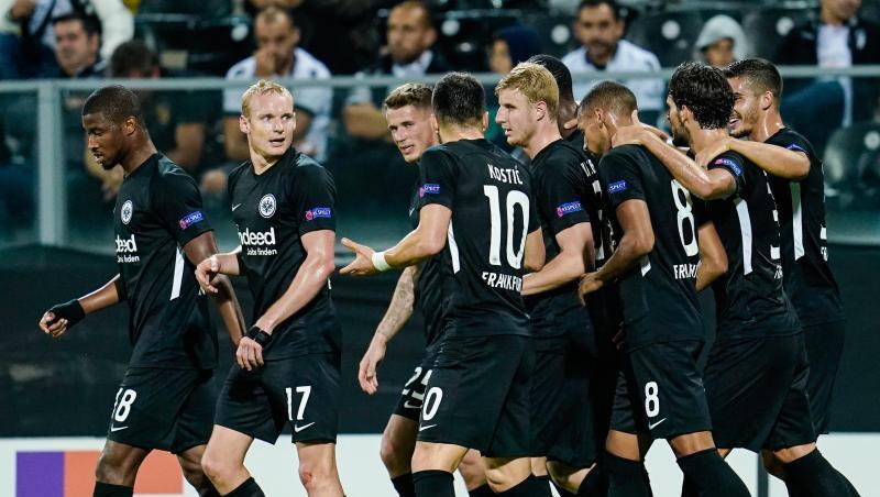 Frankfurts Mannschaft jubelt über das Tor zum 1:0 gegen Vitoria Guimaraes. Frankfurts Mannschaft jubelt über das Tor zum 1:0 gegen Vitoria Guimaraes.