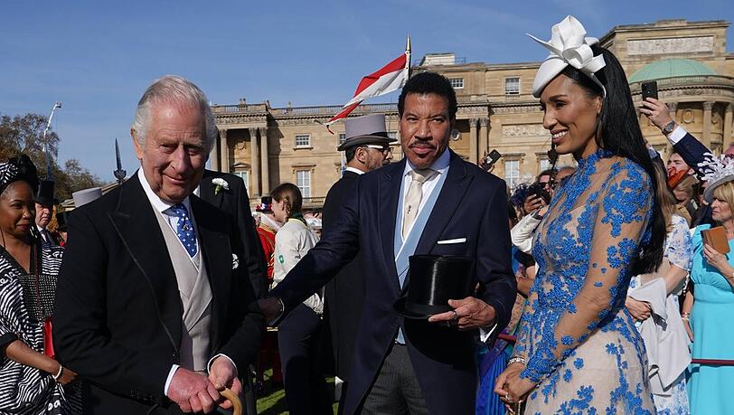 Lionel Richie ist bei König Charles ein gern gesehener Gast. Auch in der Westminster Abbey soll der Sänger bei der Krönung dabei sein.