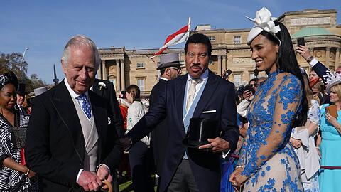 Lionel Richie ist bei König Charles ein gern gesehener Gast. Auch in der Westminster Abbey soll der Sänger bei der Krönung dabei sein.