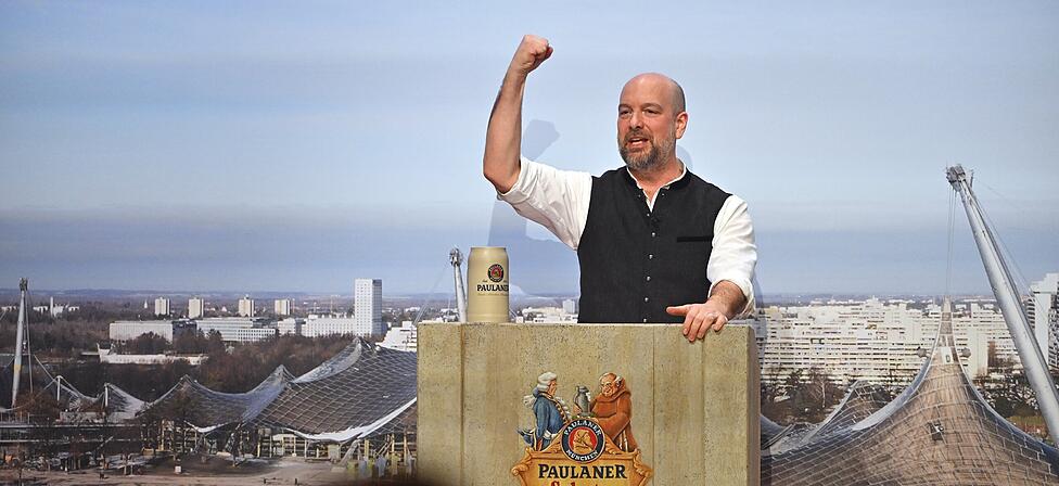 Stephan Zinner, Kabarettist, reagiert bei seiner Fastenrede w&auml;hrend des Starkbieranstichs in der Paulaner Brauerei am Nockherberg.