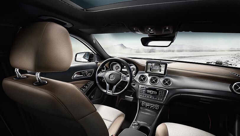 Nur in der Edition 1 des Mercedes GLA gibt es die Sitze mit Polsterung in Leder nussbraun und Stoff Alvorada mit schicken Mokassinnähten. Nur in der Edition 1 des Mercedes GLA gibt es die Sitze mit Polsterung in Leder nussbraun und Stoff Alvorada mit schicken Mokassinnähten.