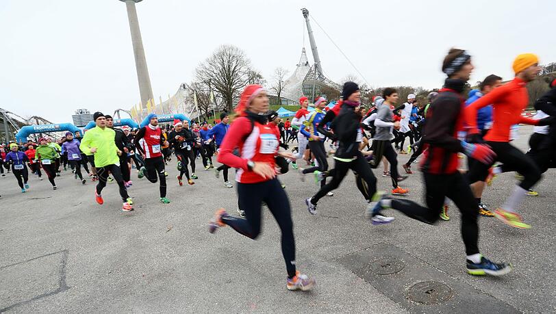 Etwa 1.500 Teilnehmer rannten mit beim Nikolauslauf im Olympiapark mit. Jetzt geht die Winterlaufserie zu Ende. Etwa 1.500 Teilnehmer rannten mit beim Nikolauslauf im Olympiapark mit. Jetzt geht die Winterlaufserie zu Ende.