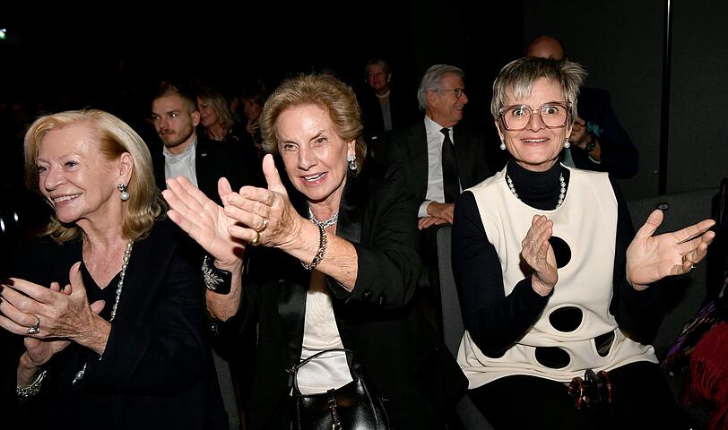 Corry Müller-Vivil , Maria Luisa Herzogin Gaetani D'Aragona und Fürstin Gloria von Thurn und Taxis