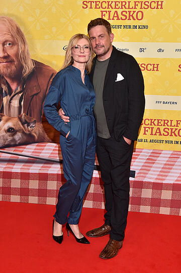 Sebastian Bezzel und Ehefrau Johanna Christine Gehlen