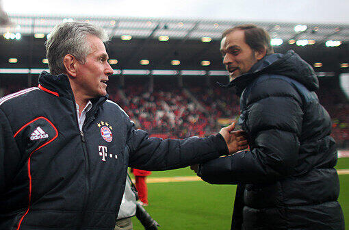 Jupp Heynckes und der Mainzer Trainer Thomas Tuchel begrüßen sich vor dem Anpfiff.