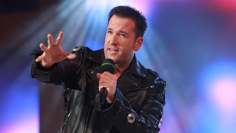 Michael Wendler ist bei Dreharbeiten zum Sommer-Dschungelcamp abgestürzt und hat sich die Hand gebrochen. Michael Wendler ist bei Dreharbeiten zum Sommer-Dschungelcamp abgestürzt und hat sich die Hand gebrochen.