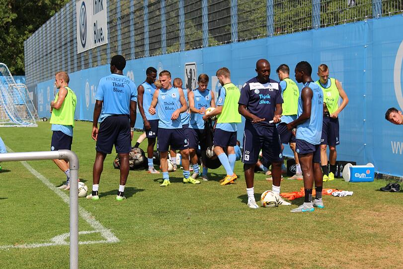 Schrecksekunde für Degenek beim Training am Freitag. Hier die Bilder vom Vormittagstraining.