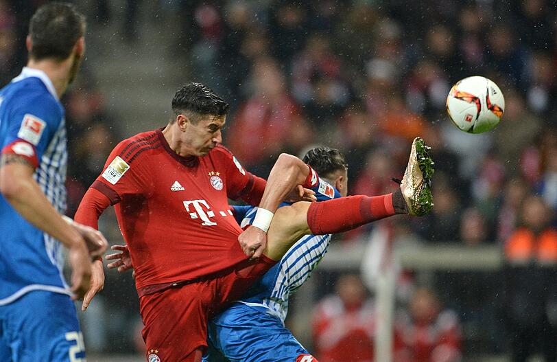 Robert Lewandowski, Note 1: Erzielte in Mittelstürmer-Manier die Saisontore 18 und 19. Er und Müller haben jetzt nach 19 Spielen zusammen schon 33 Tore erzielt. Bundesliga-Rekord!