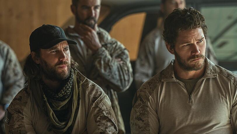 Chris Pratt (r.) und Taylor Kitsch in "The Terminal List: Dark Wolf".