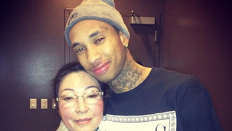 Unter diesem trauten Instagram-Foto von 2012 steht: "Meine Oma kam zu meiner Show! Sie hat mir geraten, mein Leben zu leben und Spaß mit so vielen Mädchen wie möglich zu haben! lol" Unter diesem trauten Instagram-Foto von 2012 steht: "Meine Oma kam zu meiner Show! Sie hat mir geraten, mein Leben zu leben und Spaß mit so vielen Mädchen wie möglich zu haben! lol"