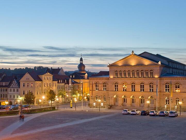 Blick auf das Landestheater Coburg. Foto: Daniel Karmann/dpa/Archivbild
