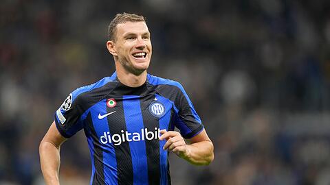Edin Dzeko von Inter Mailand feiert seinen Treffer zum 2:0 gegen Viktoria Pilsen.