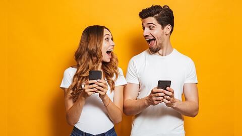 Für einige Menschen gibt es nichts Schöneres, als ein nigelnagelneues Smartphone in den Händen zu halten.