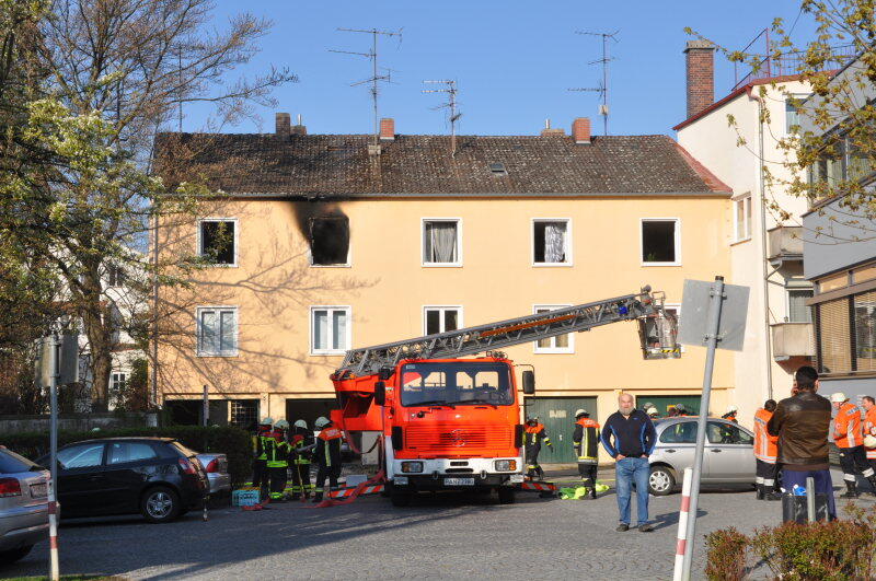 Feuerwehreinsatz in Eggenfelden: Am Sonntagmorgen brach in einer Wohnung plötzlich ein Feuer aus.